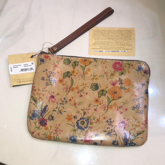 Patricia Nash Cassini Full Grain Leather Wristlet Prairie Rose Print NWT & Card - Picture 2 of 13